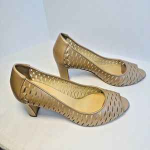 Aquatalia Women's Roxy Dress Pump, Champagne Pearl Nappa, SZ 9 M. Made in Italy